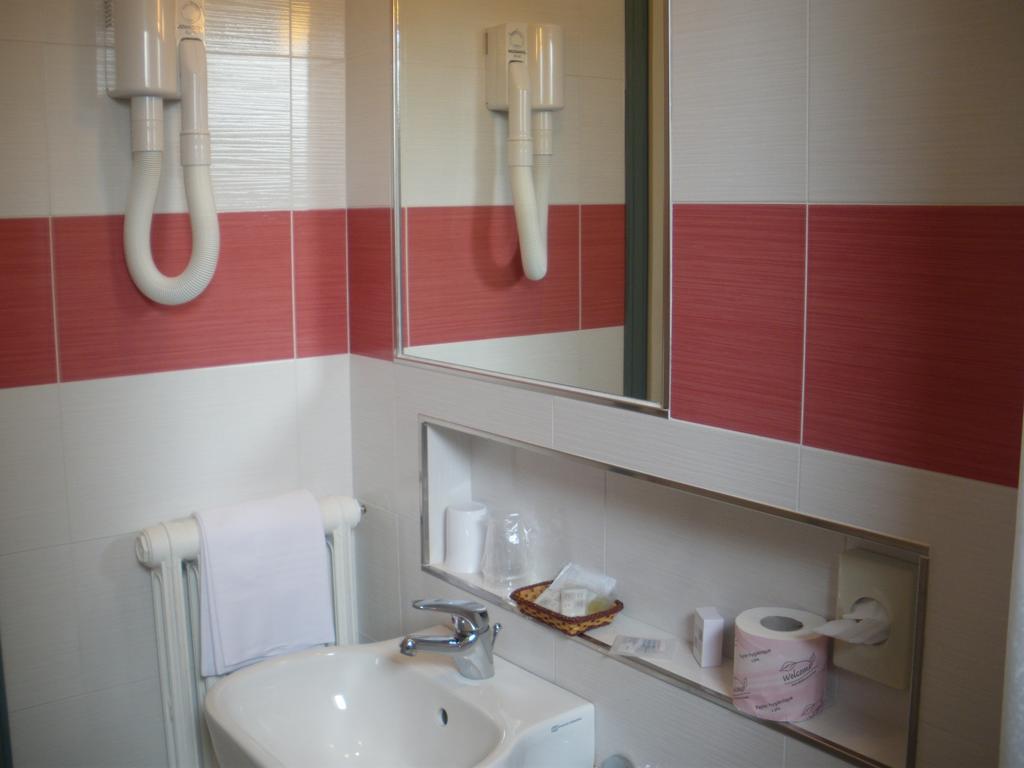 B&B Hotel Souvenir Cesena Bagian luar foto